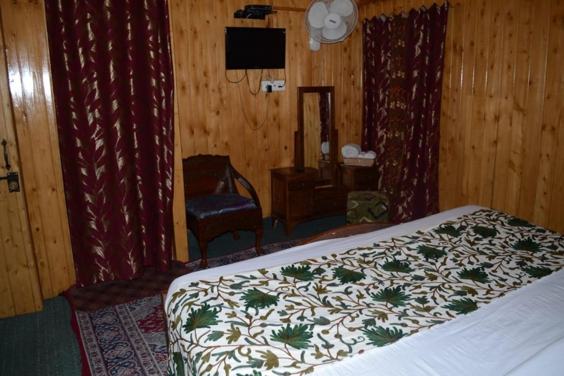 The Heritage Safina Group Of Houseboats Hotell Srīnagar Eksteriør bilde