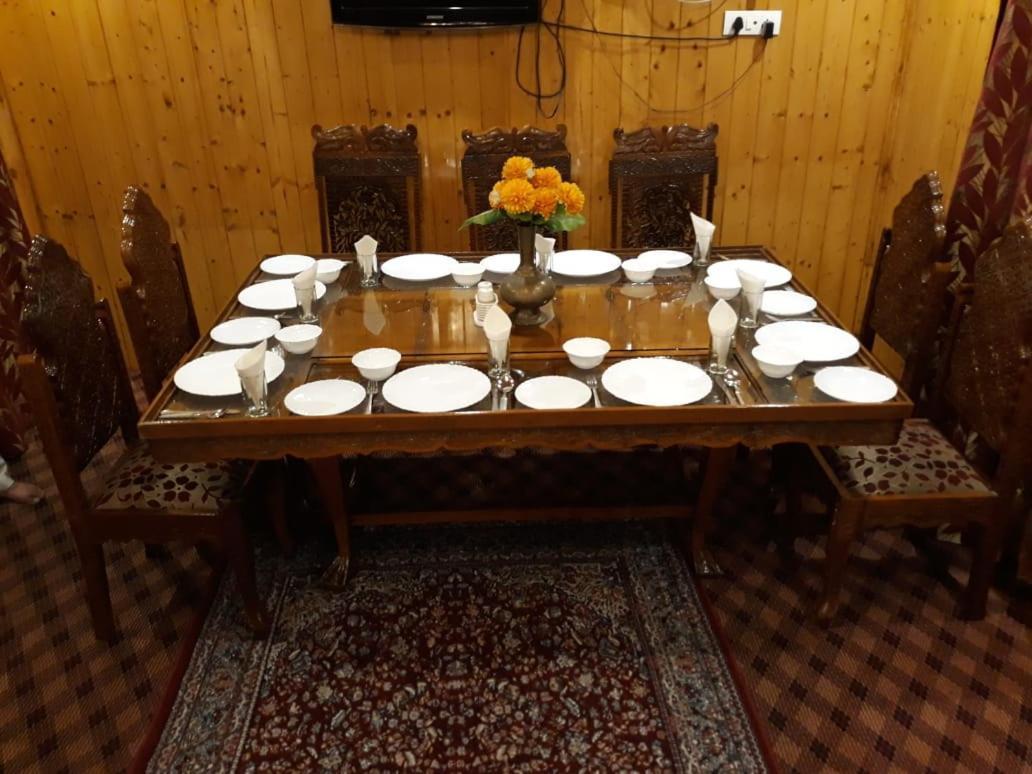 The Heritage Safina Group Of Houseboats Hotell Srīnagar Eksteriør bilde