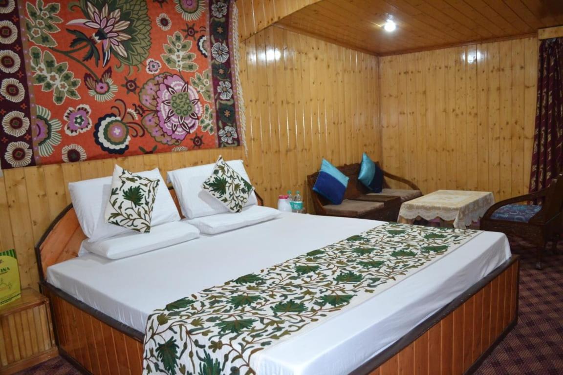 The Heritage Safina Group Of Houseboats Hotell Srīnagar Eksteriør bilde