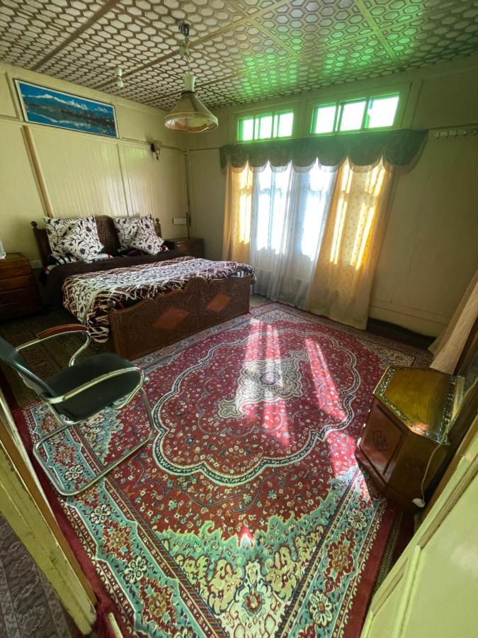 The Heritage Safina Group Of Houseboats Hotell Srīnagar Eksteriør bilde