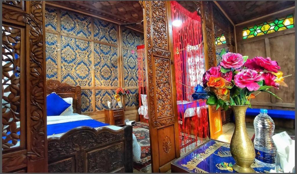 The Heritage Safina Group Of Houseboats Hotell Srīnagar Eksteriør bilde