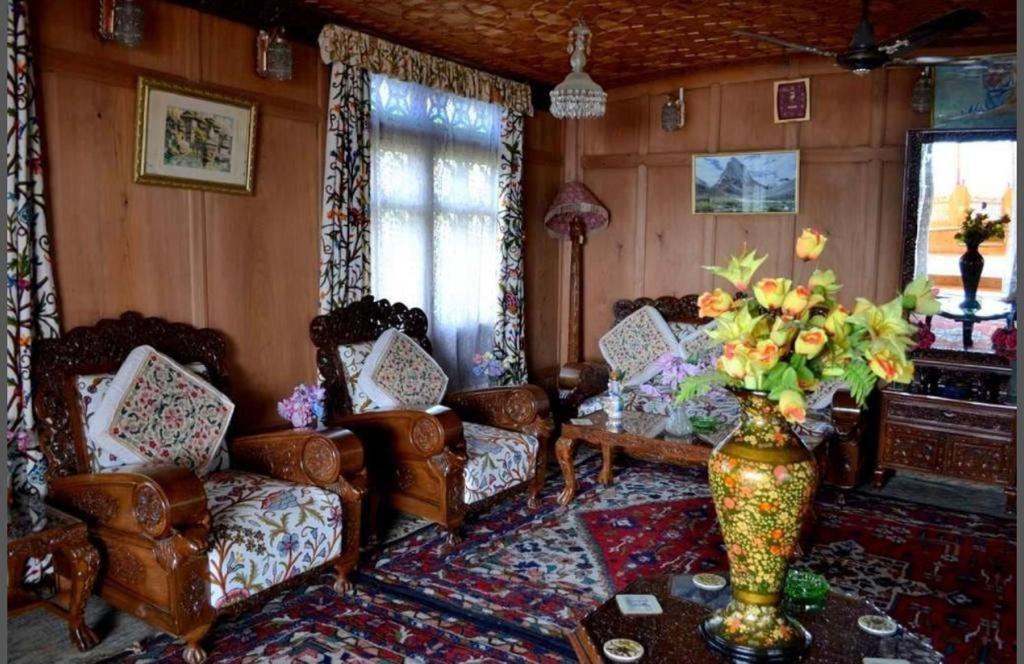 The Heritage Safina Group Of Houseboats Hotell Srīnagar Eksteriør bilde