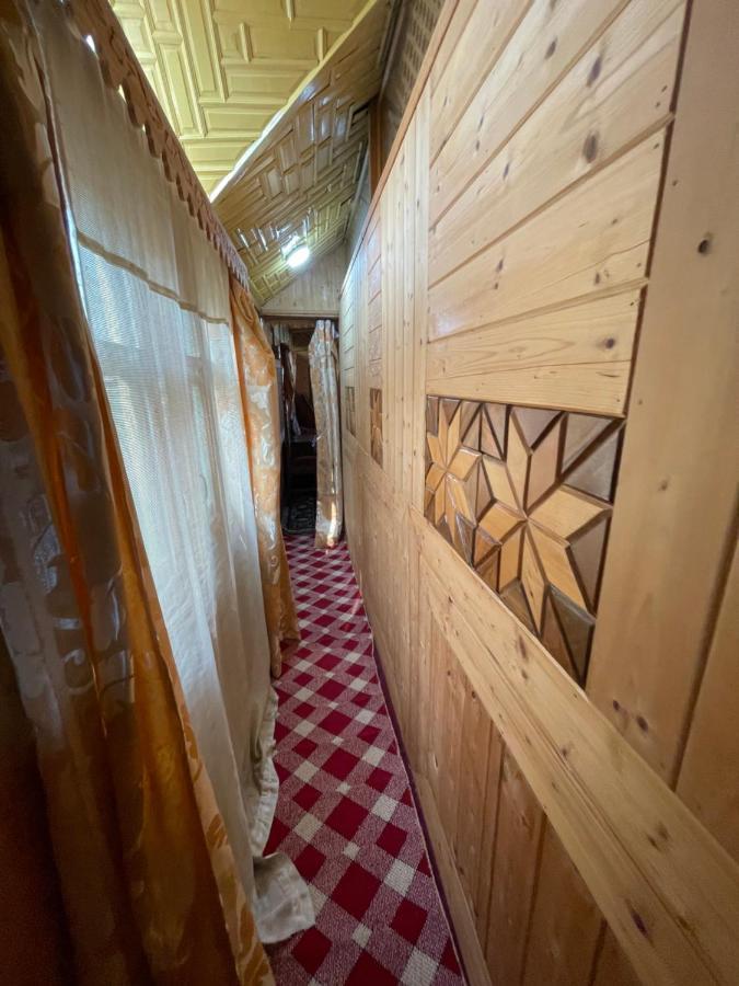 The Heritage Safina Group Of Houseboats Hotell Srīnagar Eksteriør bilde