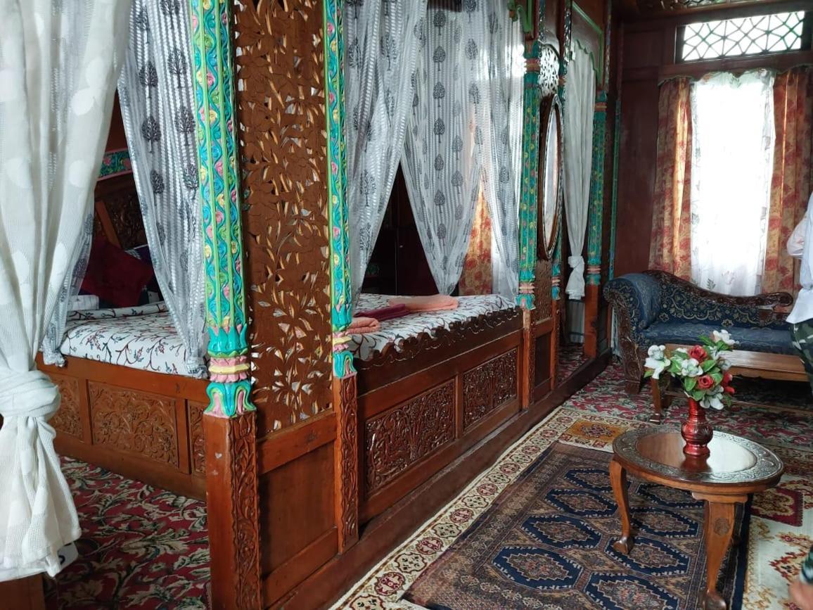 The Heritage Safina Group Of Houseboats Hotell Srīnagar Eksteriør bilde