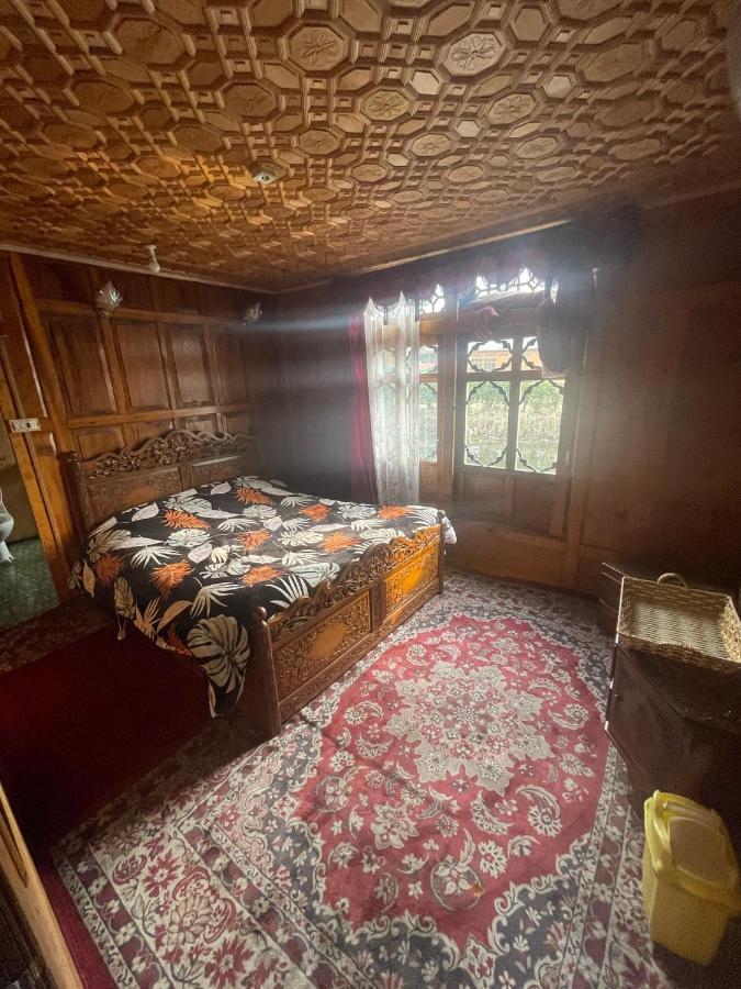 The Heritage Safina Group Of Houseboats Hotell Srīnagar Eksteriør bilde